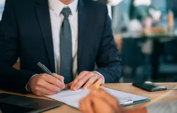  Hay más de 20.000 vacantes en Colombia con contrato a término indefinido. FOTO: Canva
