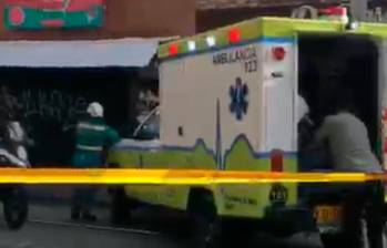 Motociclista murió al chocar con un poste en el corredor del tranvía