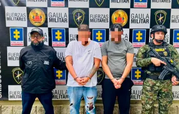 Mientras extorsionaban, capturaron a dos presuntos disidentes