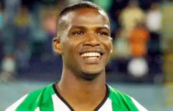 El exfutbolista Carlos Díaz le brinda esperanza a los niños de Necoclí