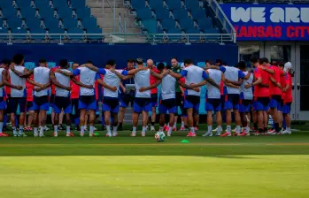La Selección y una de las muestras de unión que ha tenido durante los entrenamientos previos al partido frente a Suiza. FOTO JUAN ANTONIO SÁNCHEZ