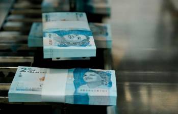 A punta de billetes de $ 2000 estarían enviando droga al exterior