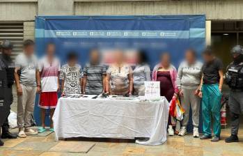 Según la investigación, por medio de llamadas y mensajes de WhatsApp coordinaban la venta de la heroína en Medellín y el área metropolitana. FOTO Alcaldía de Medellín. 
