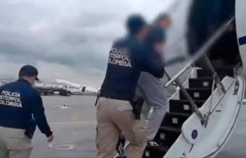 Una aeronave de Estados Unidos recogió en Bogotá a cuatro extraditables, quienes son esperados en una corte de Nueva York, Estados Unidos. FOTO: Cortesía Policía