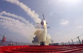 La tensión entre Estados Unidos, Israel e Irán disparó las cotizaciones del petróleo y el gas, aumentando la volatilidad en los mercados energéticos globales. FOTO Getty