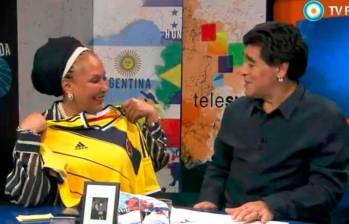 Piedad mostró su admiración por Diego, sobre todo por el cariño que evidenció por Colombia cuando quedó eliminada en el Mundial de 2014 ante Brasil. FOTO CAPTURA VIDEO YOUTUBE 