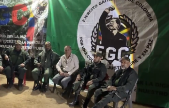 El Ejército Gaitanista de Colombia (EGC) y el Gobierno nacional sostuvieron nuevo diálogo de paz. FOTO: captura de video 