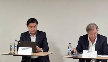 Jaime Gilinski (der.) presidente de Nutresa, encabezó en Medellín la asamblea extraordinaria de accionistas. Lo acompaña Néstor Camilo Martínez, miembro de junta FOTO Ferney Arias.