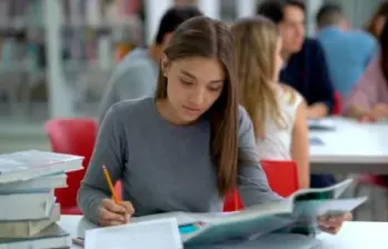 Jóvenes bachilleres podrán formarse como técnicos y hacer sus prácticas en Alkomprar. FOTO: iStock
