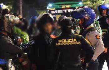 Un local comercial fue sellado temporalmente tras operativo de la Policía en San Javier, Medellín. FOTO: CAPTURA DE VIDEO POLICÍA