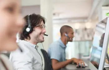 El sector BPO emplea a más de 700.000 personas en Colombia y se mantiene como una puerta de entrada laboral para jóvenes y recién graduados. FOTO: GETTY