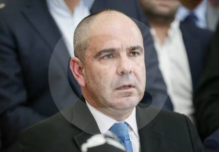 “Prefiero cortarme una mano antes que firmar la escisión del partido”: director del Centro Democrático a Cabal y Lafaurie