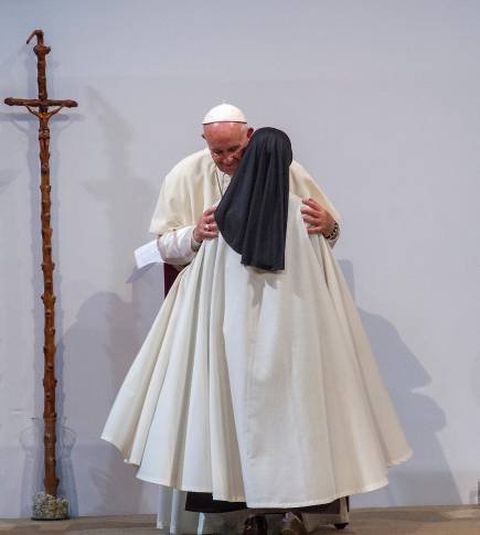 La presencia del líder de la Iglesia Católica en la ciudad generó una ola de esperanza, fe y unidad, trascendiendo las fronteras religiosas y convocando a personas de todas las creencias y condiciones. Foto: Juan Antonio Sánchez