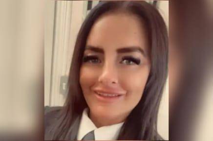 Amie Upton, directora de la funeraria Florrie’s Army en Leeds, Inglaterra, se ha hecho conocida en los últimos días por el trato que daba a los bebés fallecidos que llegaban a su funeraria. Imagen: <i>The Mirror. </i>