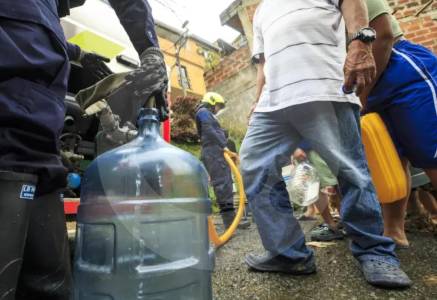 Medellín no cumplió la meta de ahorro de agua: debía bajar 92 litros por hogar y apenas logró 18, ¿volverán los cortes?