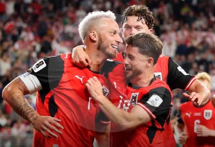 Austria no tuvo problema para vencer a Jordania (3-1) y es colíder con Argentina del Grupo J