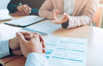 Candidato en una entrevista laboral frente a los reclutadores. FOTO: Shutterstock