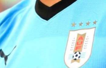 En la imagen se observan las 4 estrellas arriba del escudo de Uruguay. FOTO EFE