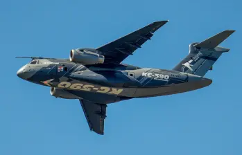 Este es el avión KC 390 para transporte militar, de la firma brasilera Embraer. El Gobierno de Colombia adquirió dos de estas aeronaves. FOTO: CORTESÍA @embraer.