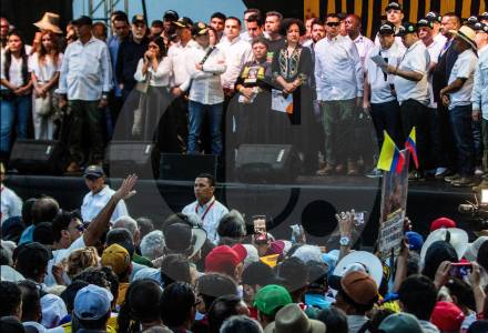 Del tarimazo a la parranda vallenata: así maneja Isabel Zuleta la mesa de paz urbana de Itagüí