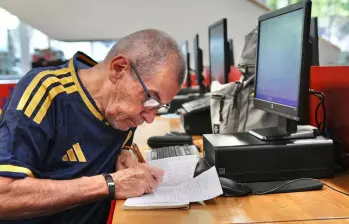 La convocatoria permanece abierta durante todo el año para personas mayores de 15 años residentes en Medellín que cuenten con acceso a internet. FOTO: Cortesía