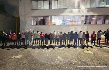Caen 27 presuntos integrantes de ‘Los Conejos’ que usaban a niños y chazas de dulces para vender droga en el centro de Medellín