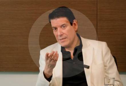 “El líder populista cuenta con la división”: la respuesta de Gaona, en lanzamiento de su libro, a un asistente sobre tensiones políticas