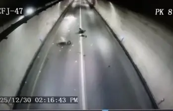 Autoridades y equipos de emergencia atienden el accidente ocurrido en el túnel Buenavista, que obligó al cierre de la vía Bogotá–Villavicencio mientras se evaluaban las condiciones de seguridad del lugar. FOTO: CoviandinaSAS