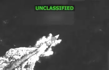 Fragmento del video de la presunta narcolancha antes de ser atacada. FOTO: CAPTURA DE VIDEO/ X PETE HEGSETH