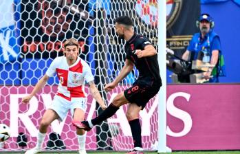 El futbolista albano Klaus Gjasula anotó el último autogol en lo que va del torneo. Fue en el duelo entre Croacia y Albania. FOTO: TOMADA DEL X DE @VarskySports