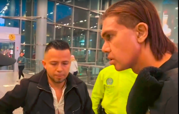 Este fue el momento en que el influencer estadounidense Orion M. Depp fue capturado en el aeropuerto internacional El Dorado, en Bogotá. FOTO: Captura de Pantalla