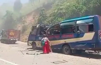 La bomba de la vía Panamericana, en inmediaciones de Cajibío (Cauca), dejó 20 muertos. IMAGEN TOMADA DE VIDEO.