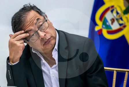 No solo con el accidente de avión de la FAC: en salud, pensiones y elecciones, Petro también ha tenido salidas en falso