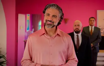 Jaime Camil en su papel en la serie Acapulco. FOTO Cortesía Apple TV+