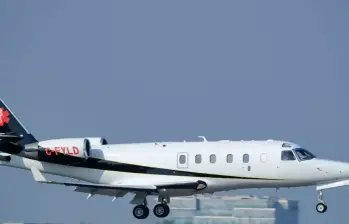 Un avión ambulancia con seis personas a bordo desapareció durante la madrugada de este sábado 3 de octubre mientras sobrevolaba el océano Atlántico rumbo a Boston, Estados Unidos. FOTO: Getty.