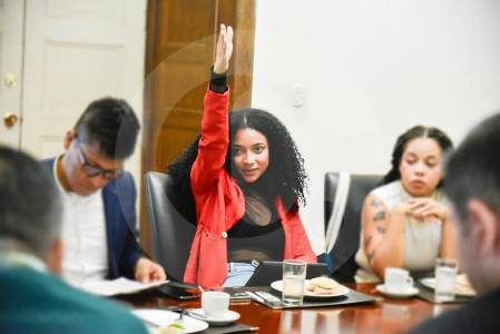 “Mi relación con Petro es profesional, a las jóvenes siempre las acusan de tener relaciones sexuales o amorosas con sus jefes”: Juliana Guerrero