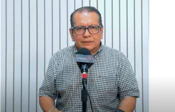 Gustavo Chicangana Álvarez , director de Guaviare Estéreo fue victima de un atentado la noche del sábado junto a su esposa en San José del Guaviare. Imagen, captura de pantalla de trasmisión en vivo de Guaviare Estéreo.