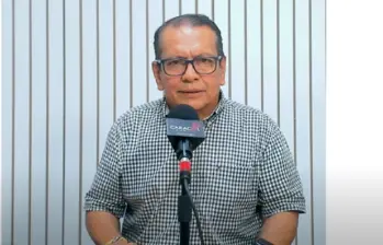 El periodista Gustavo Chica y su esposa, fueron atacados durante la noche del sábado 5 julio en la capital del departamento del Guaviare. Imagen, captura de pantalla de trasmisión en vivo de Guaviare Estéreo. 