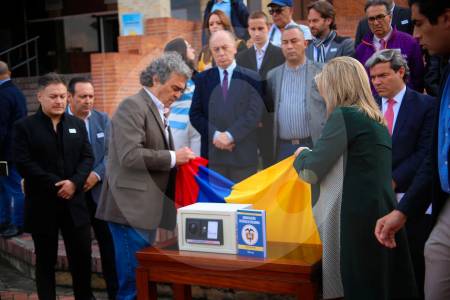 Fajardo inscribió comité anticonstituyente junto a su fórmula vicepresidencial, ¿de qué se trata?