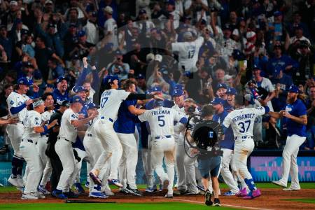 Jugaron hasta las 2 de la mañana: Los Dodgers de Los Ángeles ganaron un partido “eterno” y se acercan a su noveno título de Serie Mundial