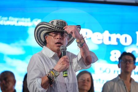 Petro apareció en Córdoba con un discurso desencajado sobre 