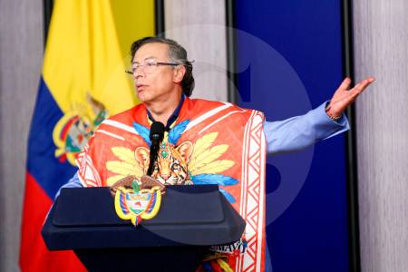 Petro invocará derecho de réplica contra De la Espriella por plan de reconstrucción tras el terremoto