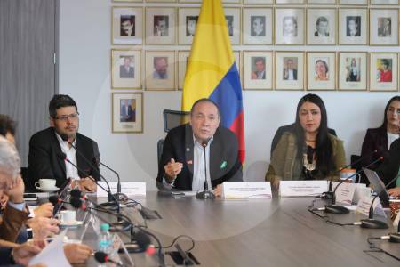 Mesa de concertación laboral respaldó mantener aumento de 23,7% del salario mínimo 2026