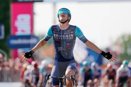 Hubo justicia: Alec Sagaert se impuso en un sprint largo y ganó la etapa 12 del Giro de Italia