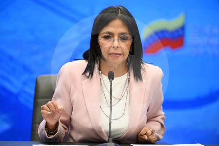 Delcy Rodríguez tomó juramento como presidente interna de Venezuela: “Vengo con dolor por el secuestro de dos héroes”