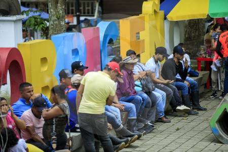 Hasta drones han usado para desplazar a 217 personas de dos veredas de Briceño, Antioquia