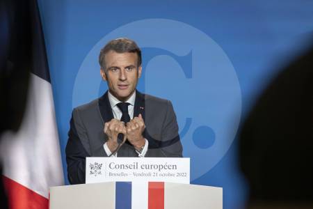 Emmanuel Macron advierte sobre nuevas tácticas de agresión híbrida por parte rusa