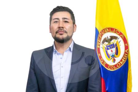 Renunció el viceministro de las TIC tras controversia por presunta participación en política