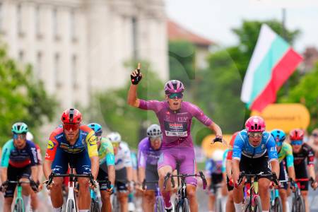Paul Magnier ganó la tercera etapa del Giro de Italia con un sprint que se definió por photo finish