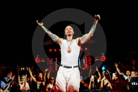 J Balvin le regala a Medellín su show más ambicioso